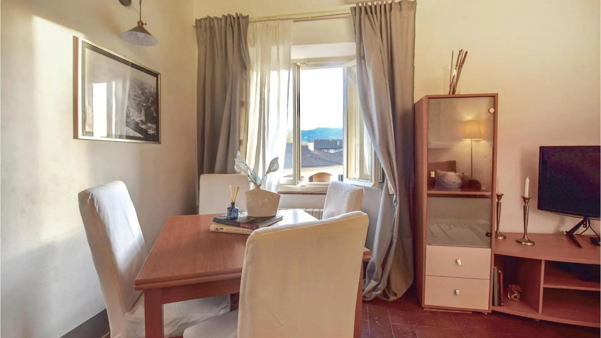 1 Bedroom Awesome Apartment In Lucca 0*,  Itálie